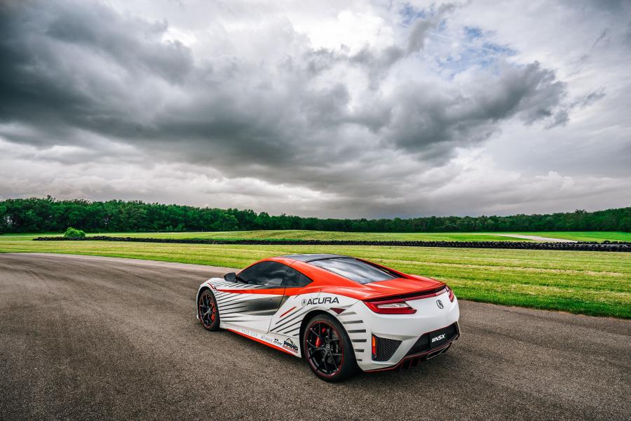  Acura NSX Pikes Peak Pace Car 2016 года  (фото 3 из 9)